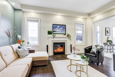 Luxe 6BR 6BA Aurora Oasis | Pool Table, Sun Room