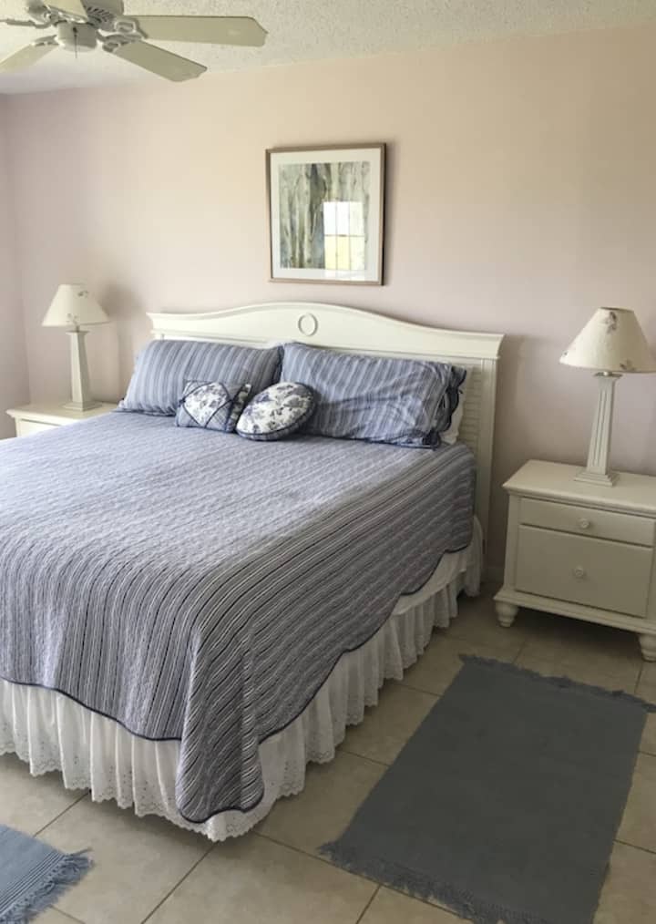 Основна спалня /голямо двойно легло