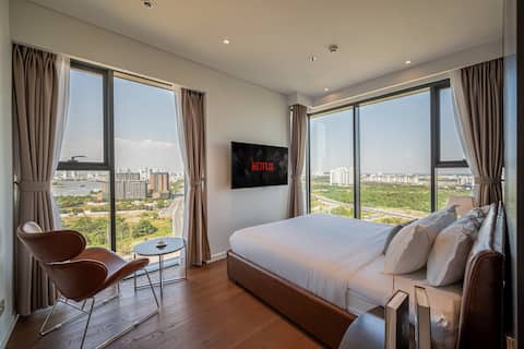 The Crest| Top Floor| River View| 100m2| Bathtub