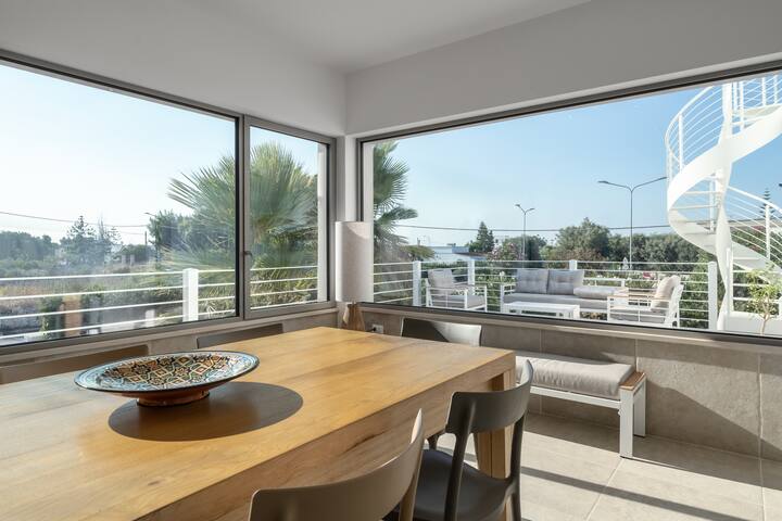 Moderne villa aan zee met (dak)terrassen en tuin gallery image 4