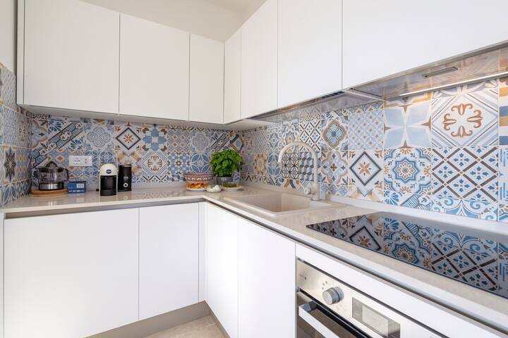 Moderne villa aan zee met (dak)terrassen en tuin gallery image 3