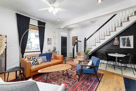 Top performing Airbnb: Stylish gem close to everything! in Cabbagetown