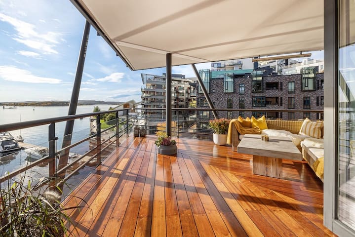 Large 41 millions kr apartment – seaview in center