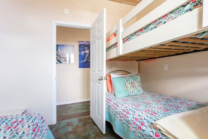 Chambre avec lits superposés pour enfants. Chambre n °4 à l'étage.