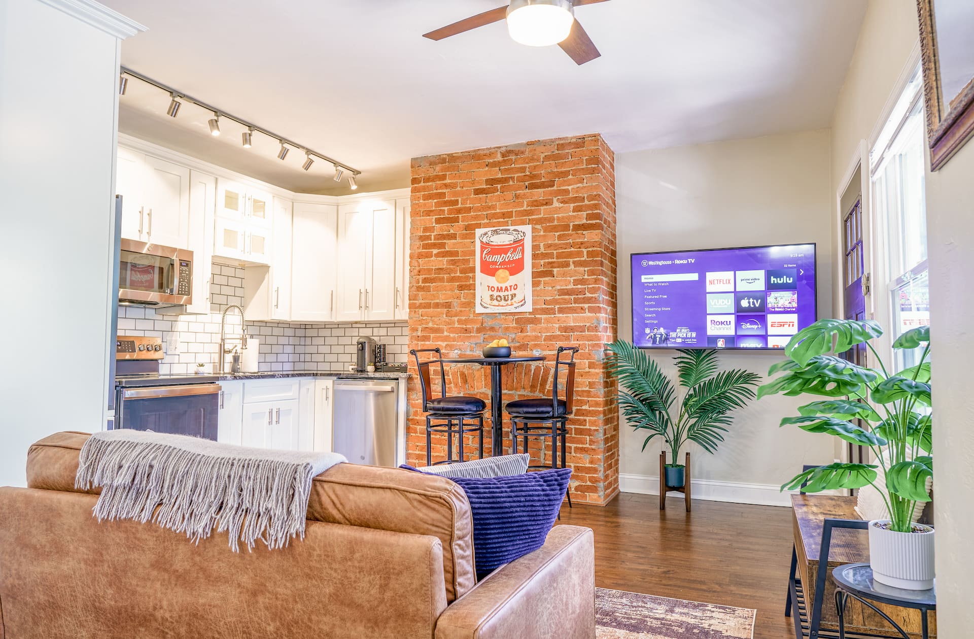 Chic Shadyside Apt w/ Balcony-1Block to Walnut St!