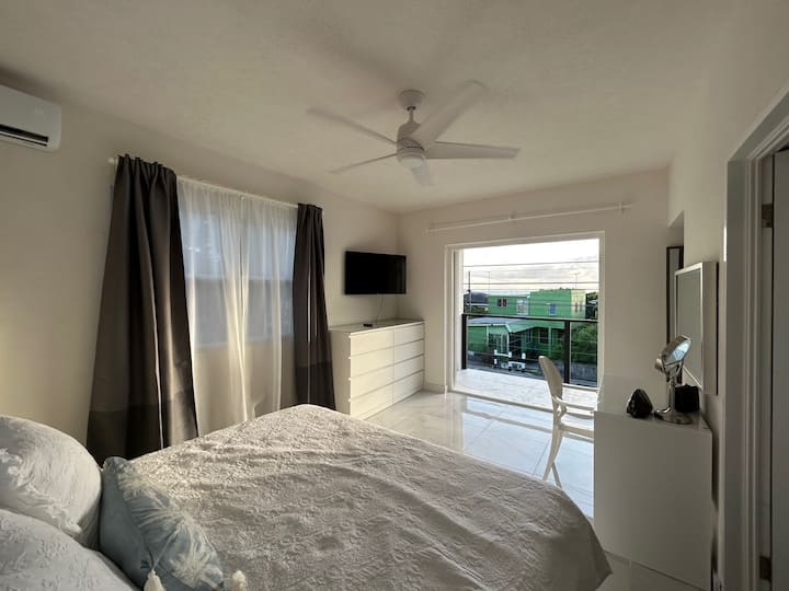 Pamja e dhomës kryesore të gjumit