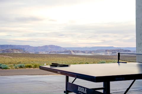 Powell Retreat 4BR w/HOT TUB, Views & GAME ROOM!