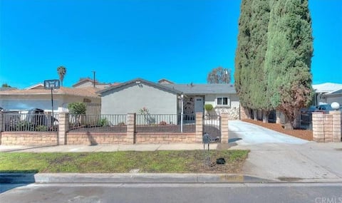 3BdRm/2Bath/5bed Front House in Duarte ~Yard Patio