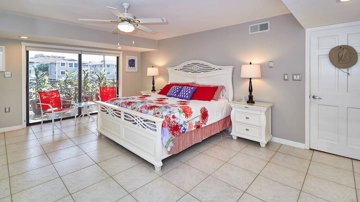 غرفة نوم رئيسية بإطلالة