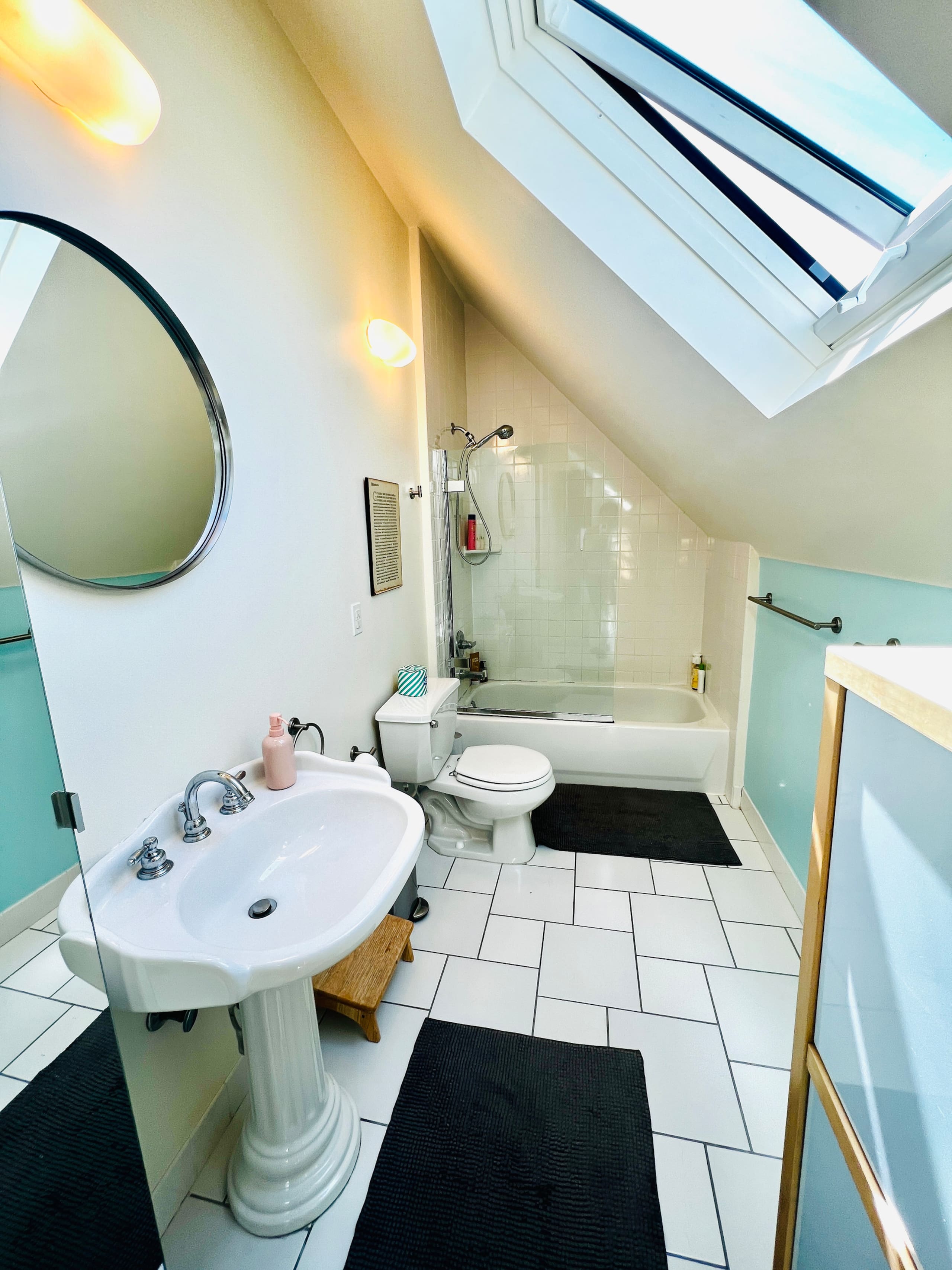Home in San Francisco · ★4.96 · 3 bedrooms · 4 beds · 2 baths - Image 21