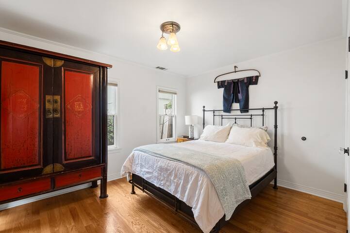 Serenity place, 2BD house in SM w/ free parking gallery image 4