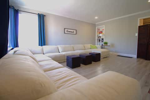 Central Gem, Chic Retreat: 8BR/5.5BA Large Home