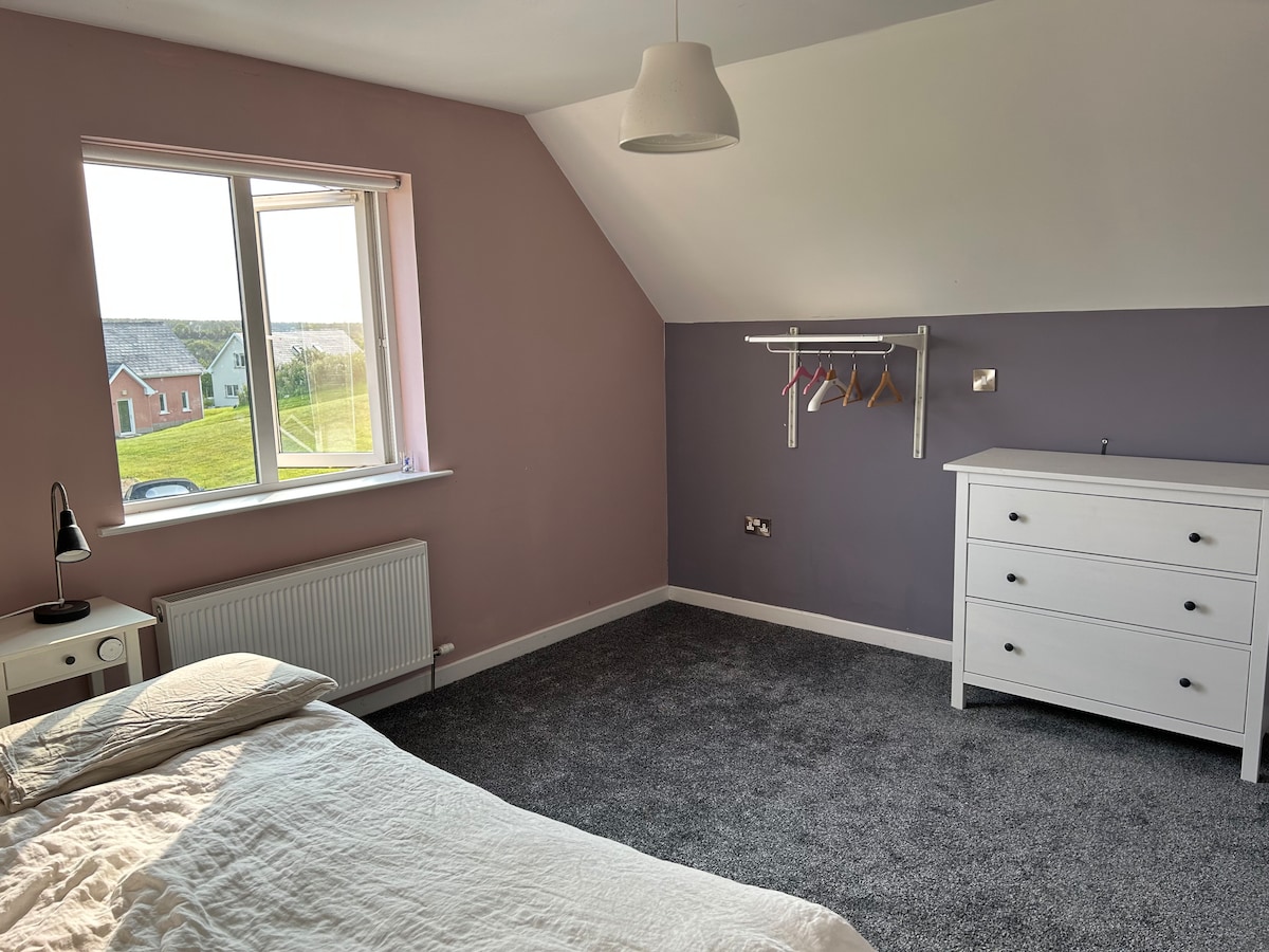 dhoma e gjumit në katin e mësipërm 2