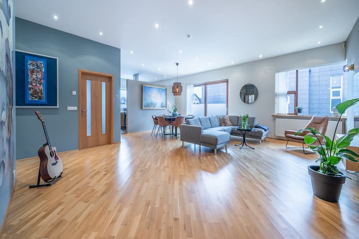 Luxurious One Floor Villa - Reikiavik