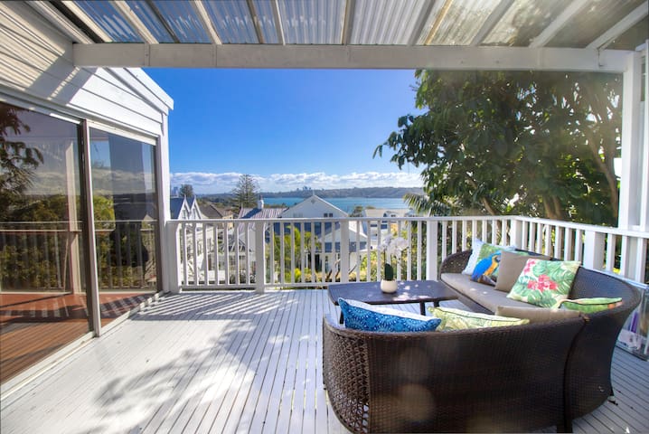 Stunning Harbour Bridge & Seaview 6-br, Near Bondi