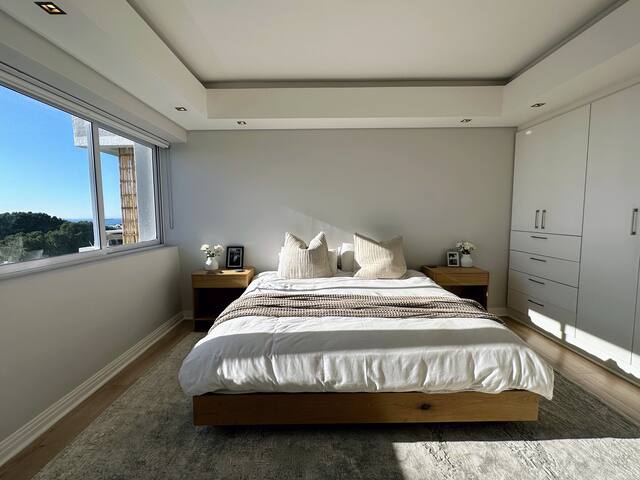 Modern spacious sea facing apartment gallery image 2