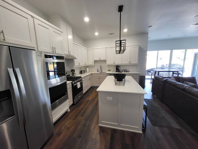 Newly Renovated – Great Location gallery image 3