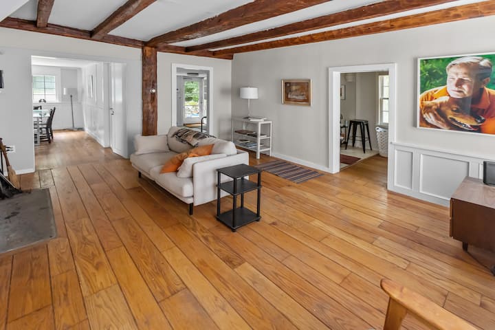 Artistic Forest Cabin, Pets Welcome - Cornwall, CT