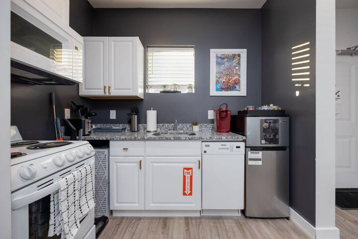 Modern Nashville Home Near Downtown with King Bed gallery image 4