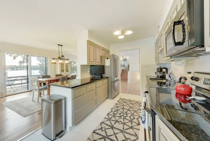 Lake House - 3 Bedrooms 2 Bath - Grays Lake, IL