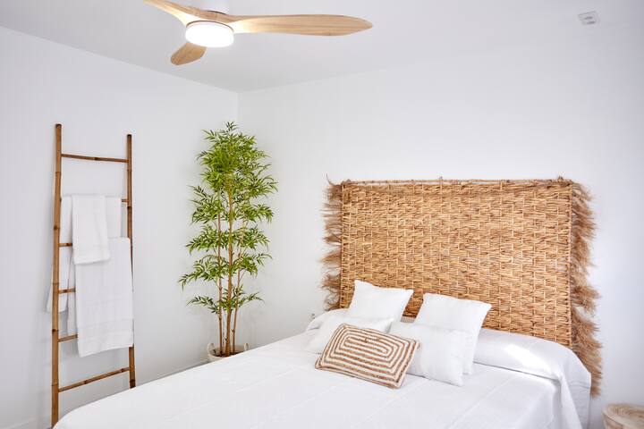 50 m from the beach with terrace overlooking sea gallery image 4