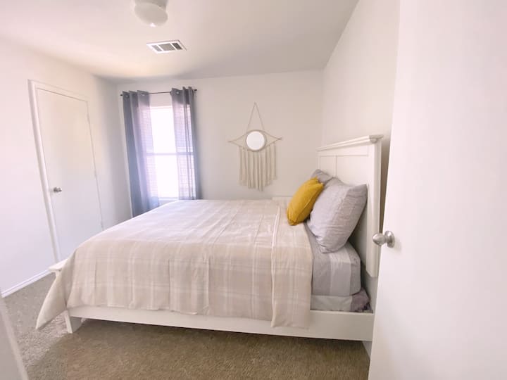 ห้องนอน 2. เตียงควีนไซส์