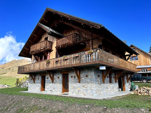 Top performing Airbnb: "Le Panoramique" Apartment in Saint Jean D'arves