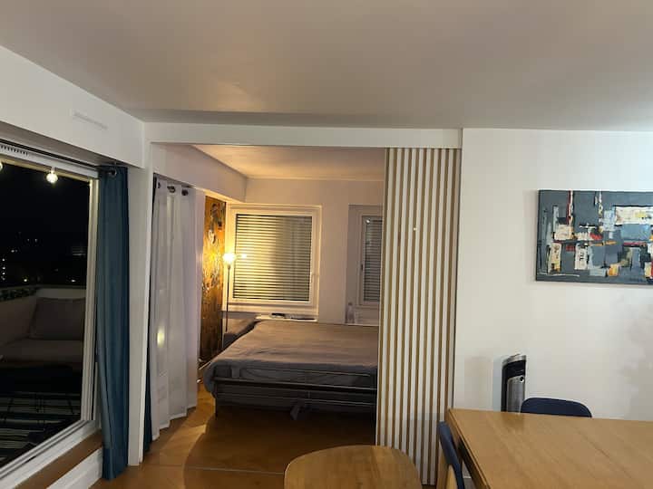 Chumba cha kulala cha 4 kilichobadilishwa sofa High Quality kwa ajili ya kulala kila siku na mlango ambao unaweza kufungwa kikamilifu. Kitanda cha ukubwa wa Malkia