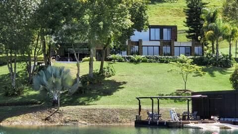 Maremansa Lake House