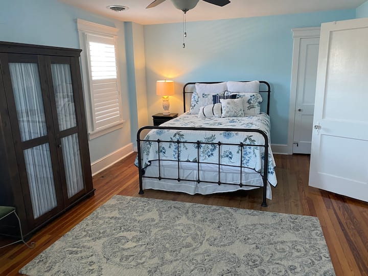 Camera da letto con letto a due piazze