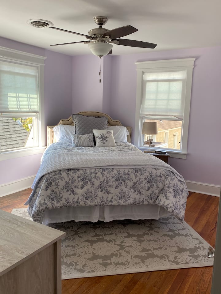 Camera da letto con letto a due piazze