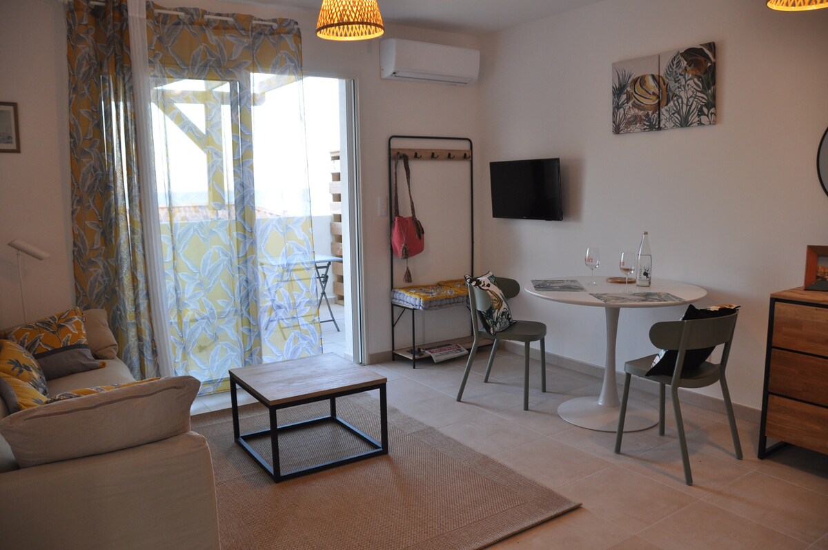 Top Airbnb: Beachfront studio on Costa Serena N54 in Linguizzetta