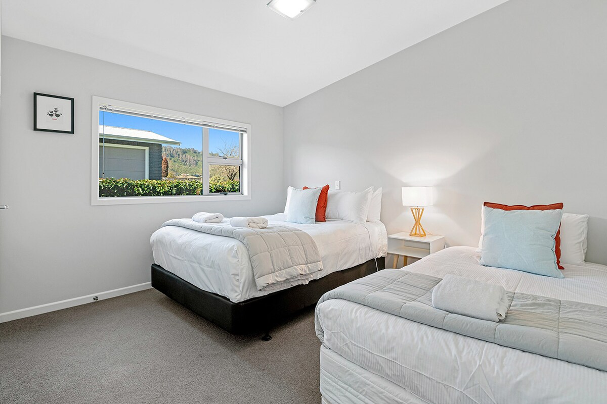 Seconda camera da letto con letto matrimoniale e letto matrimoniale grande