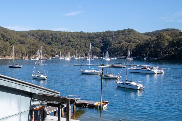 Captivating Waterfront Cottage – Scotland Island gallery image 5