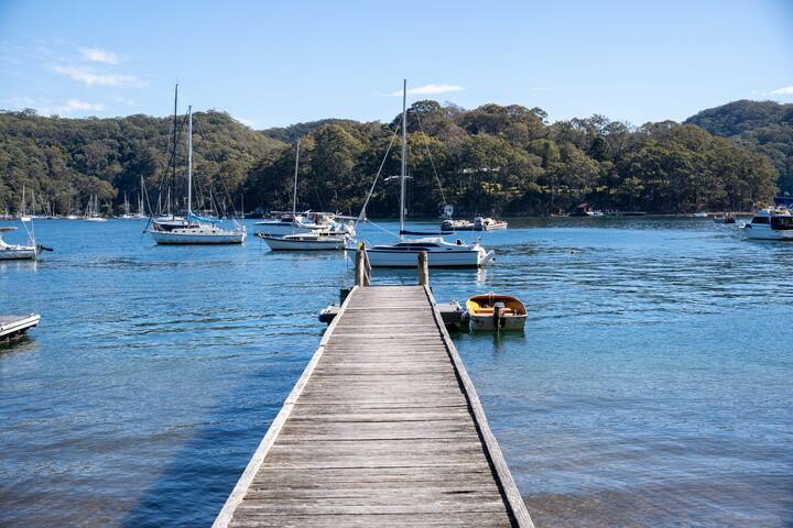 Captivating Waterfront Cottage – Scotland Island gallery image 3