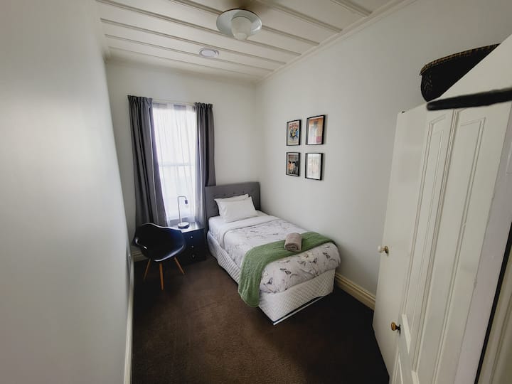 ห้องนอนเตียงเดี่ยวคิงไซส์ 3 เตียง