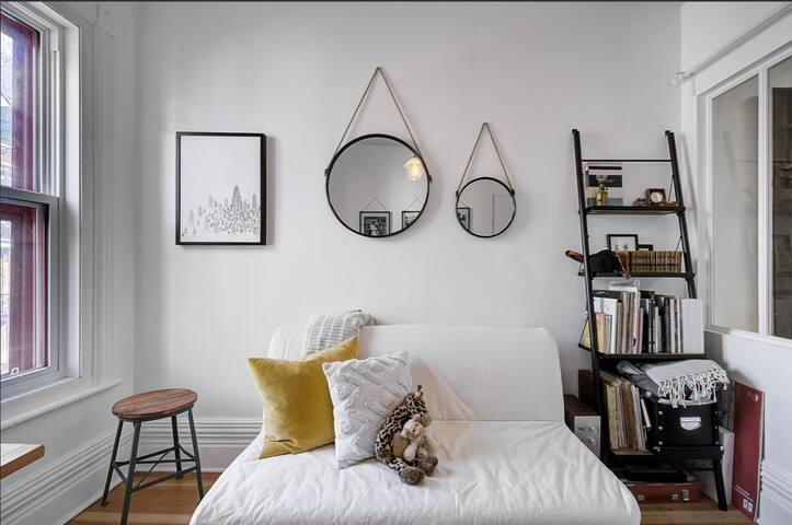 Perfect Downtown Location – Executive home gallery image 4