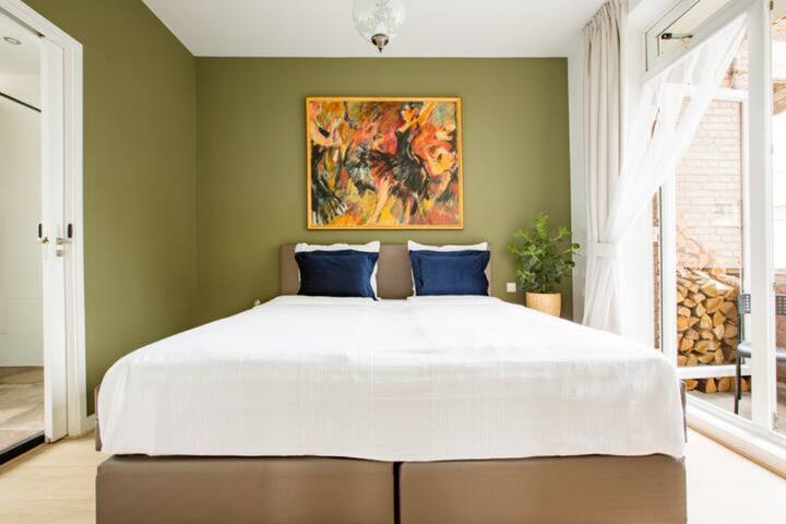 Stroll the waterfront from a Harbour-Site app gallery image 3