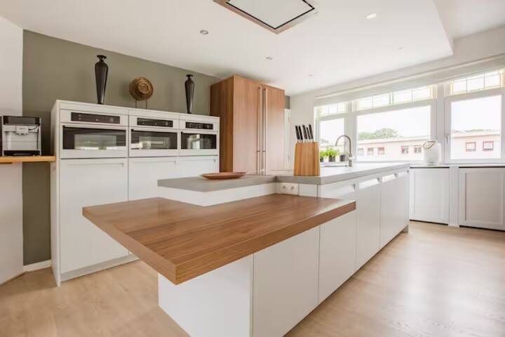 Stroll the waterfront from a Harbour-Site app gallery image 4