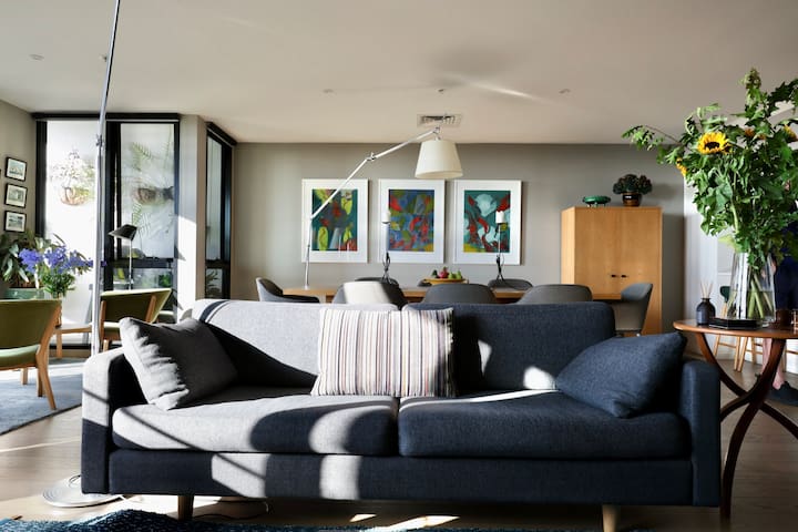 Luxury Stay, Sweeping City Views with Pool