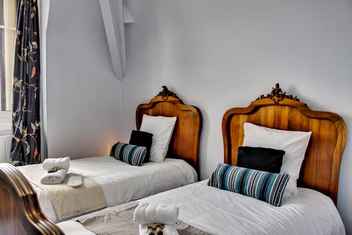 Ნომერი 2 ერთადგილიანი საწოლით