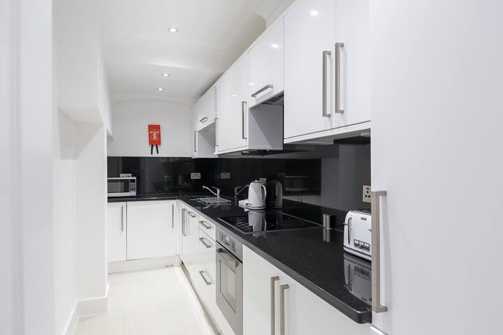 Huge, 2Bed/Bath AirCon, Terrace gallery image 4