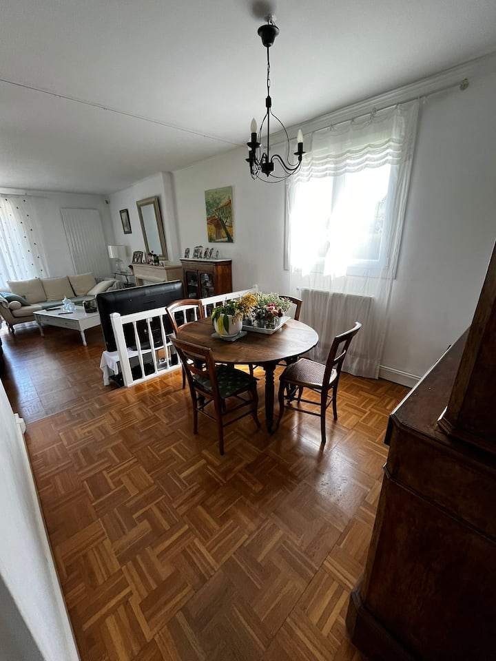 Maison Familiale Avec Jardin. - Lisses