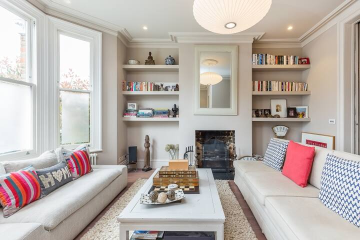 Spacious & stylish family home gallery image 3