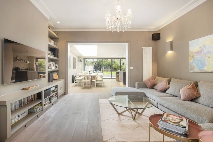 Spacious & stylish family home gallery image 2