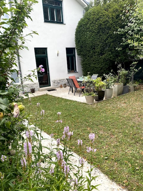 Top performing Airbnb: House with garden - quiet location - in the 19th district in Döbling