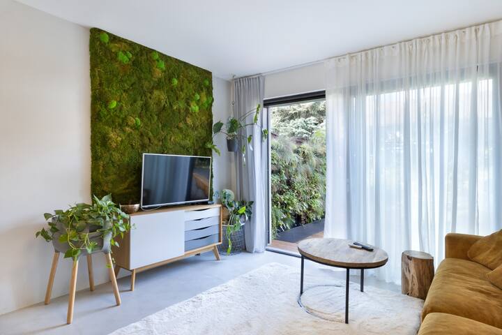 Cosy, Stylish and Modern Home (Whole house) gallery image 2