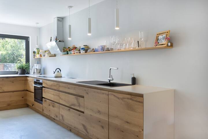 Cosy, Stylish and Modern Home (Whole house) gallery image 5