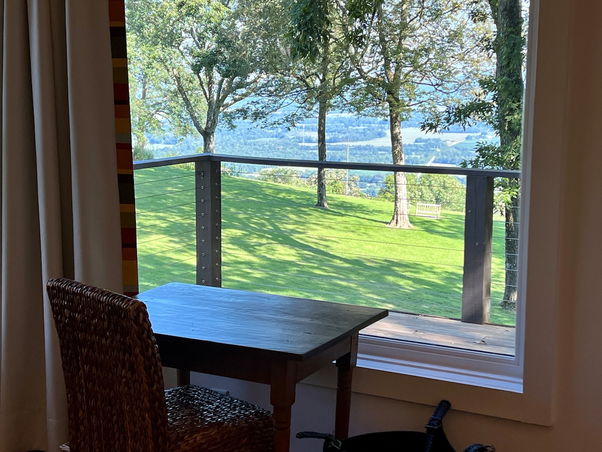 Top Airbnb: Endless View - Upper Cottage Treehouse in Monteagle