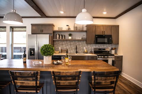 Amish Country Farmhouse Sugarcreek in Countryside